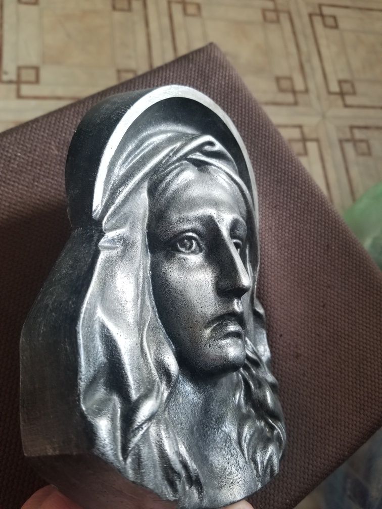 Барельєф на стіну, Діва Марія.