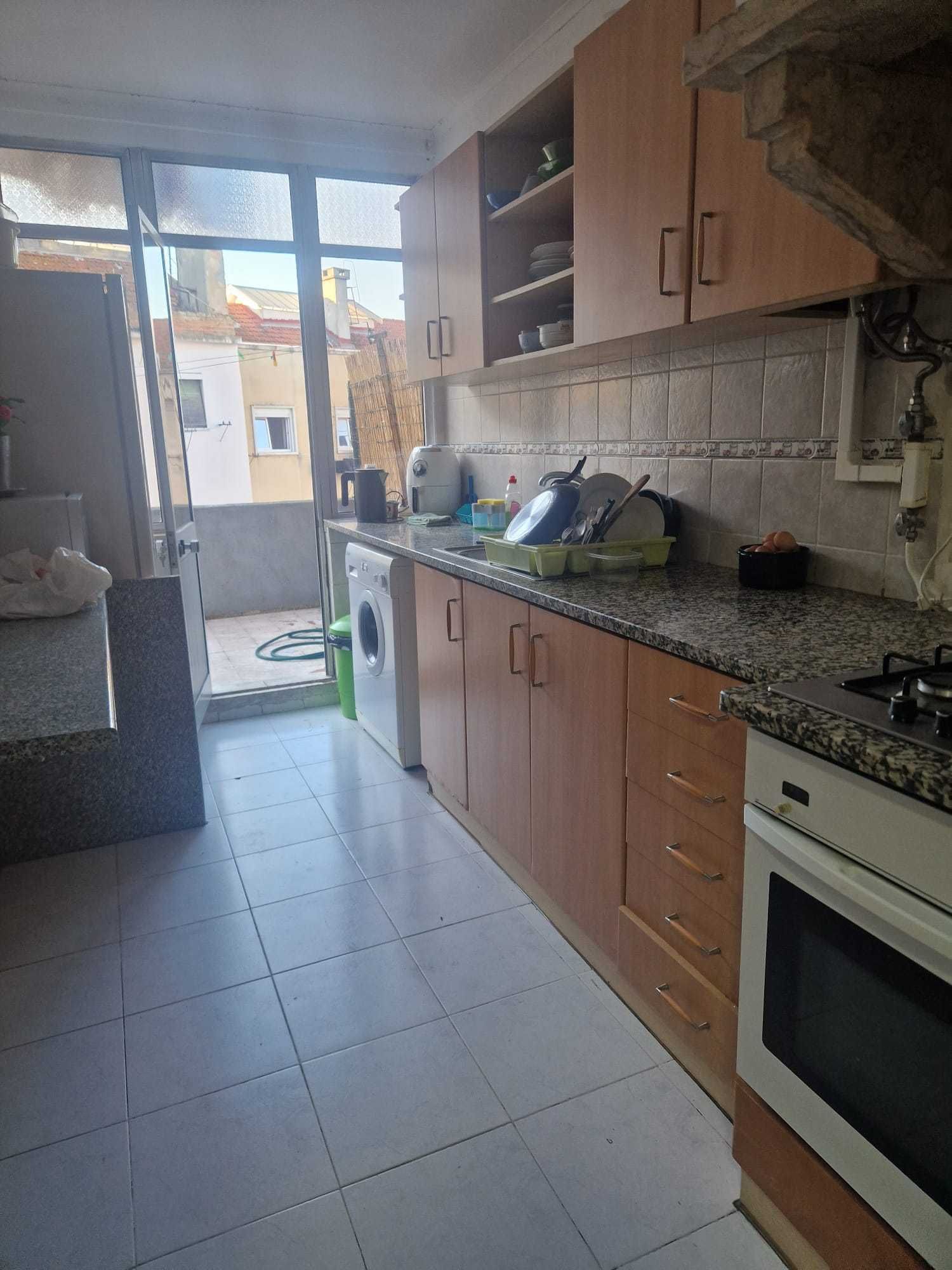 Alugo quarto em Moscavide/ Parque das Nações