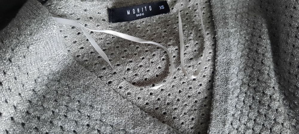 Bluzka szara, sweterek, ze srebrną nicią