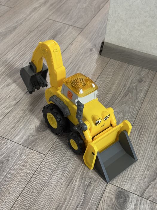 Танцующий трактор на пульте игрушка