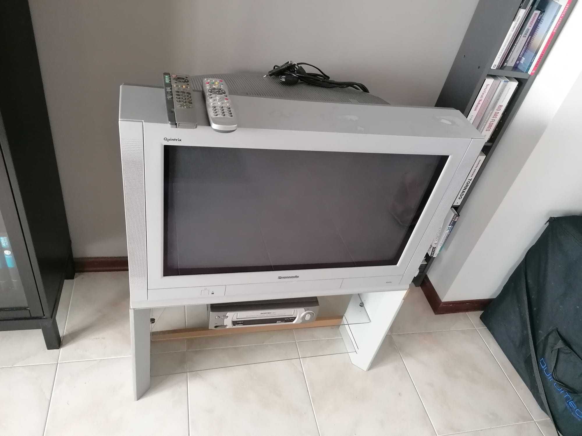 Televisão Panasonic c/ móvel