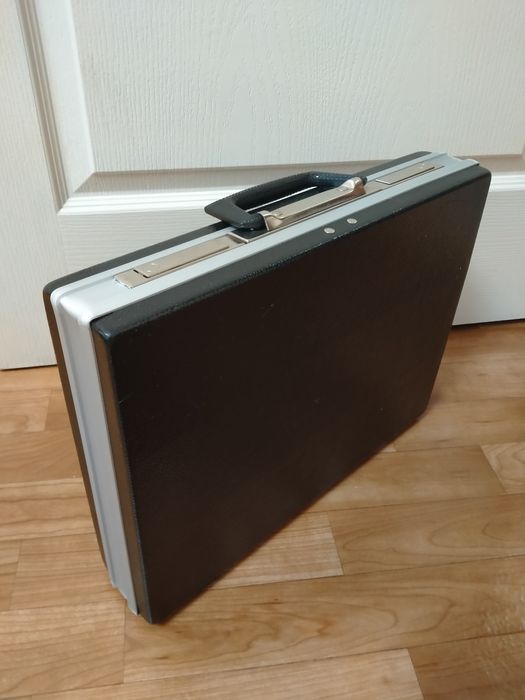 Дипломат кейс чемодан СССР 86 г. пластиковый ретро 40х30х8см.