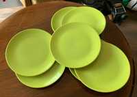 obiadowe, niskie talerze w modnym, zielonym kolorze - jak nowe
