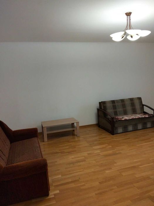 Продається двокімнатна  квартира в елітному районі.