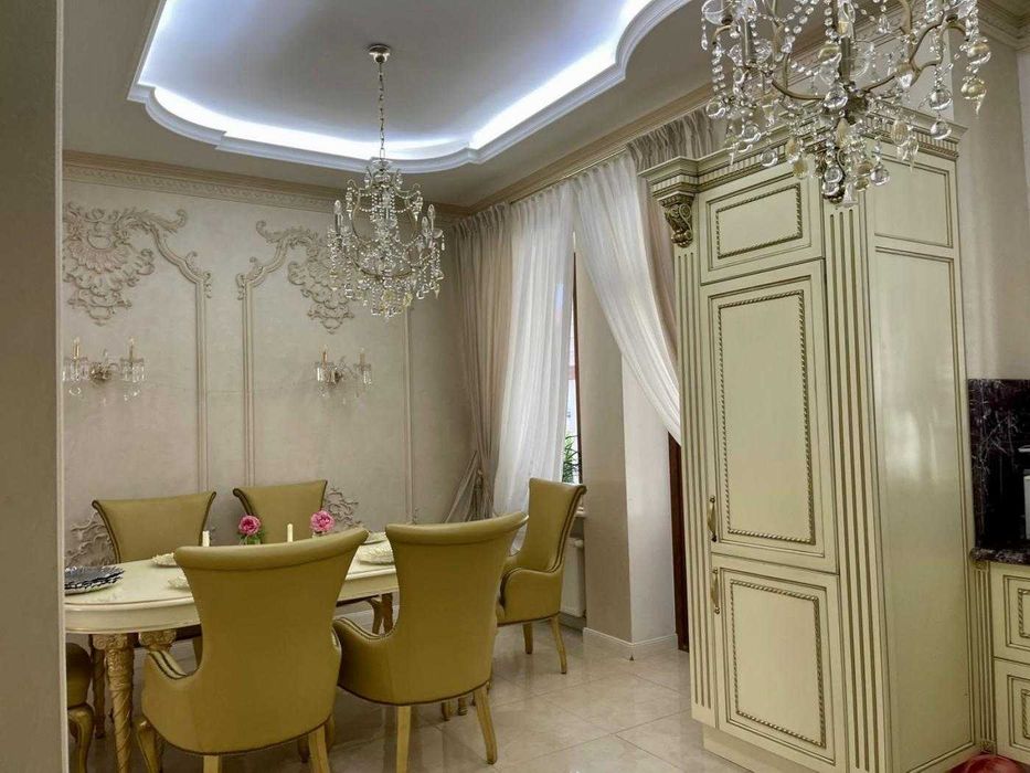 Фешенебельний будинок у стилі Liberty • 380 м² • басейн • тераса