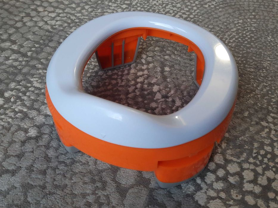 Nocnik turystyczny z funkcją nakładki na sedes