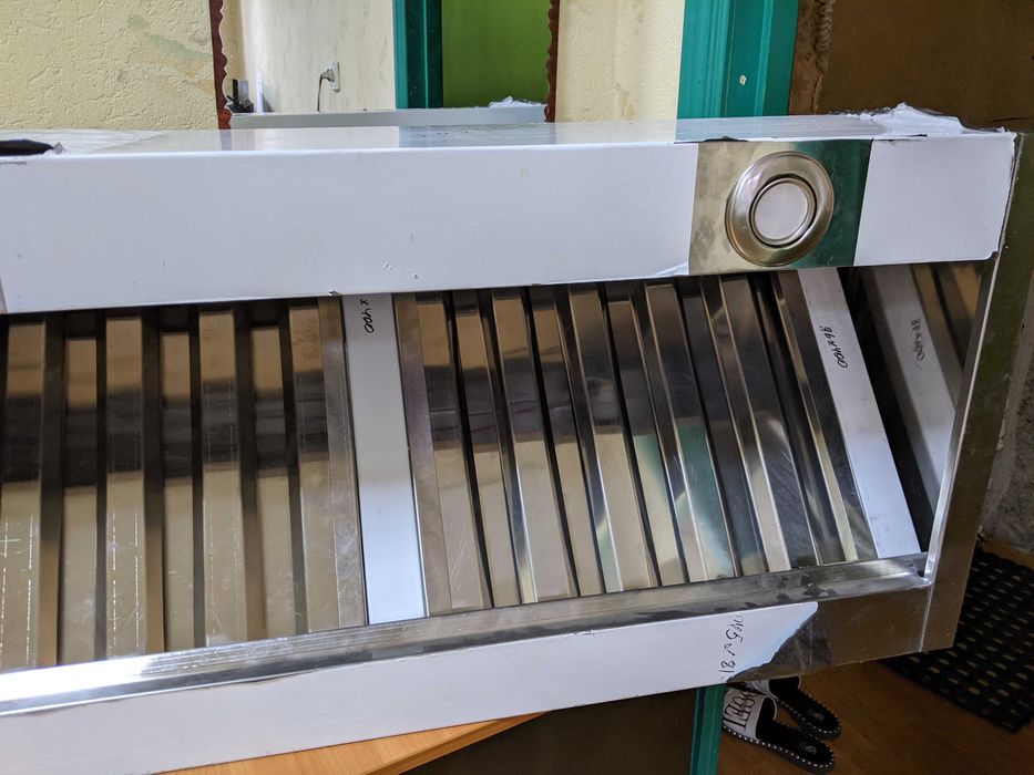 Зонт, вытяжка, пристенный вытяжной с жироуловителями