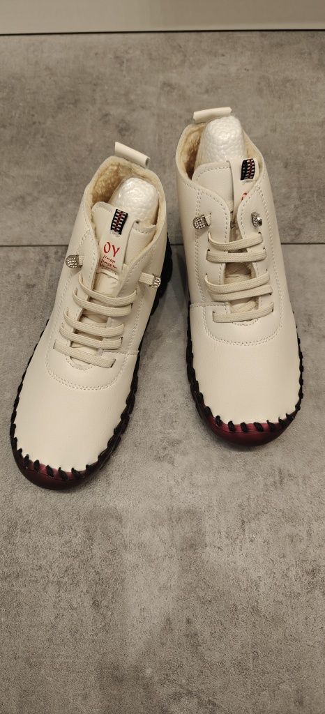Buty zimowe nowe