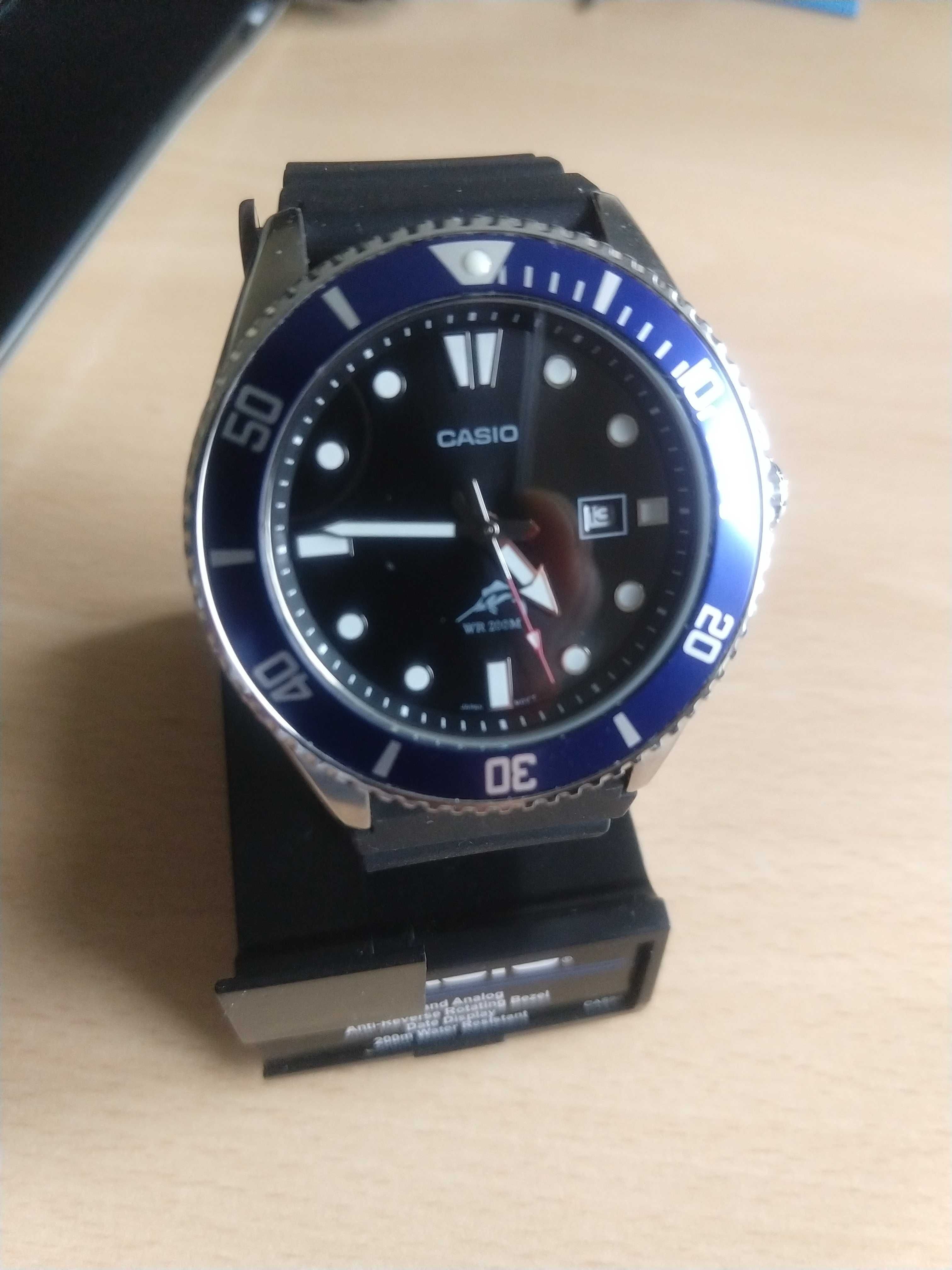 Zegarek Casio Duro MDV 106 diver nurek czarny, niebieski bezel