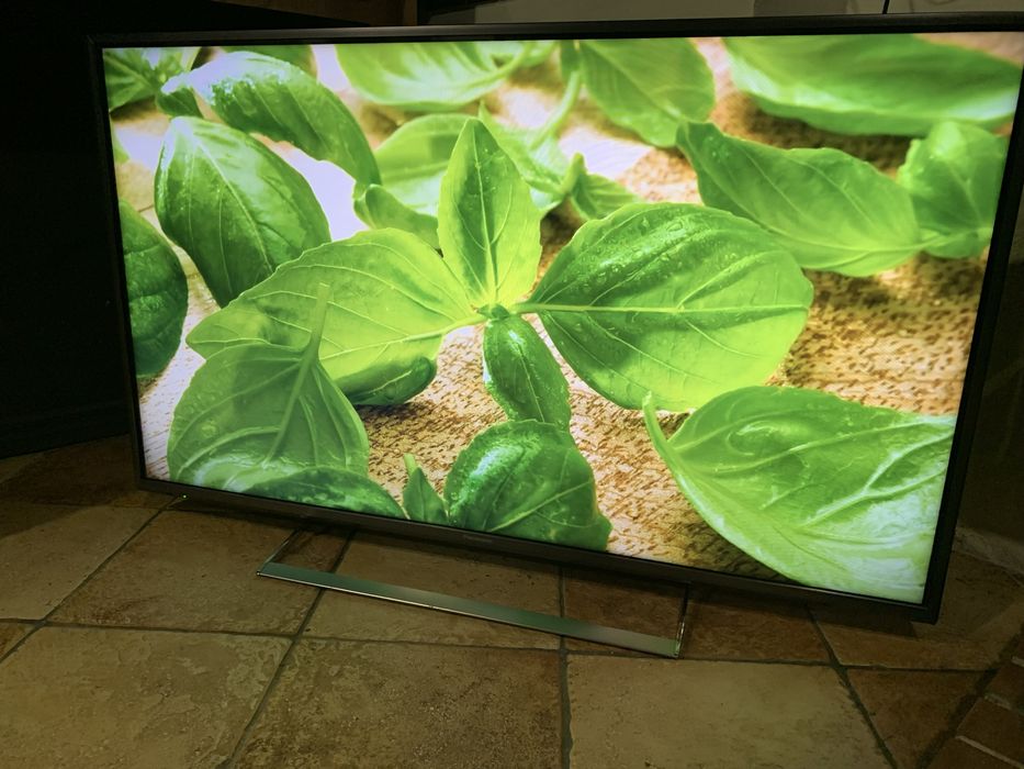 Телевізор panasonic 47 smart tv + кріплення на стіну