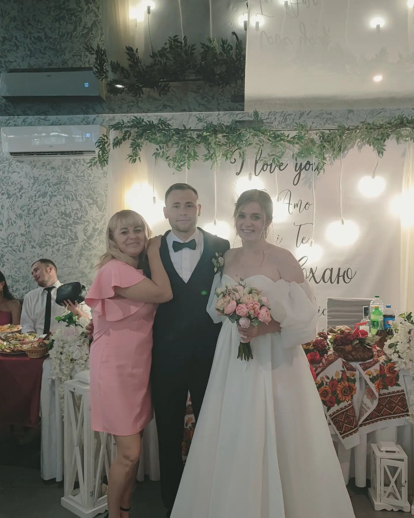 Ведуча ,тамада ,музика діджей ,фото відео