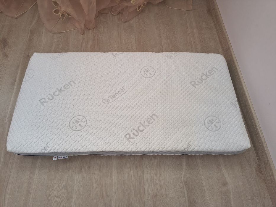 Materac w bardzo dobrym stanie 120x60 + zestaw pościeli