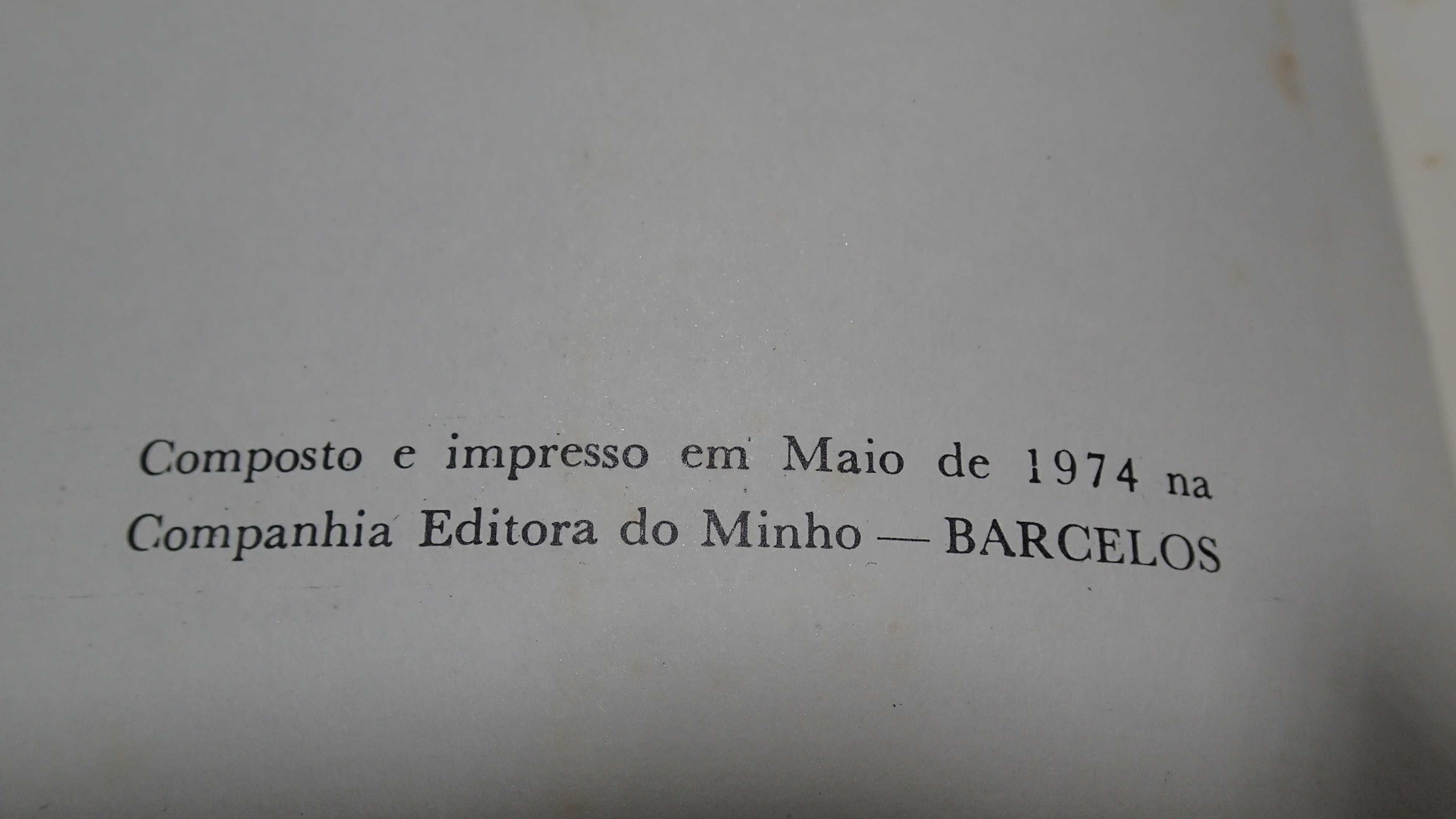 Livro antigo " Mundo Automóvel" de Arthur Hailey