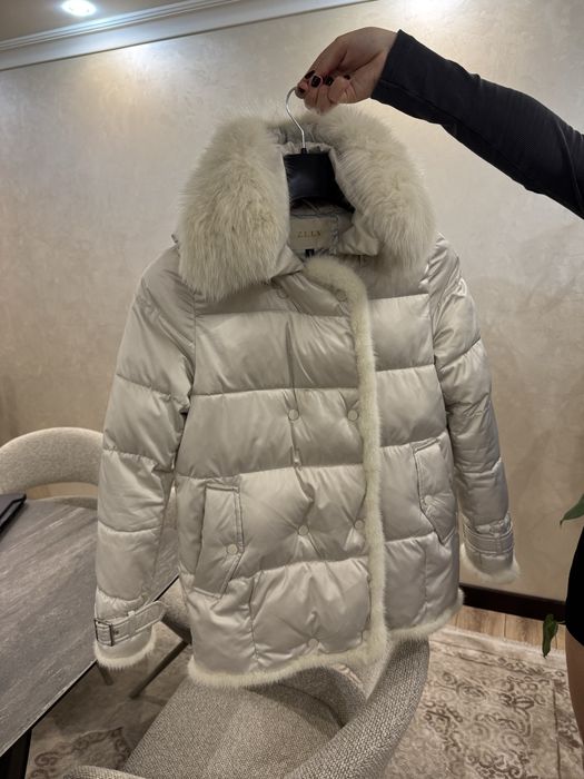 Продам зимовий пуховик з натуральною норкою  стан відмінний розмір S