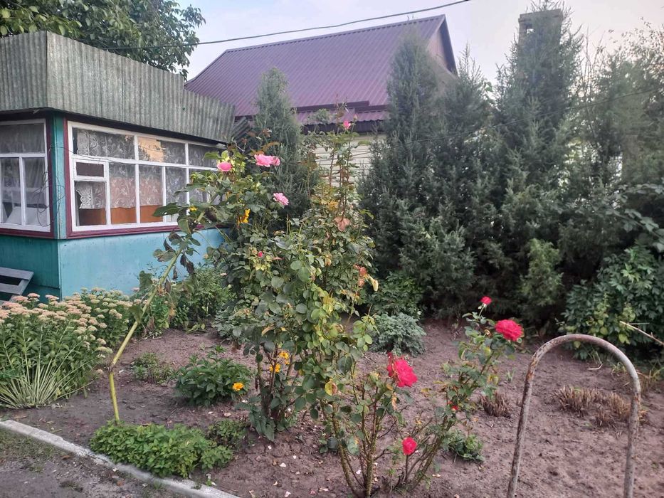 Продається приватний теплий,просторий будинок з присадибною ділянкою