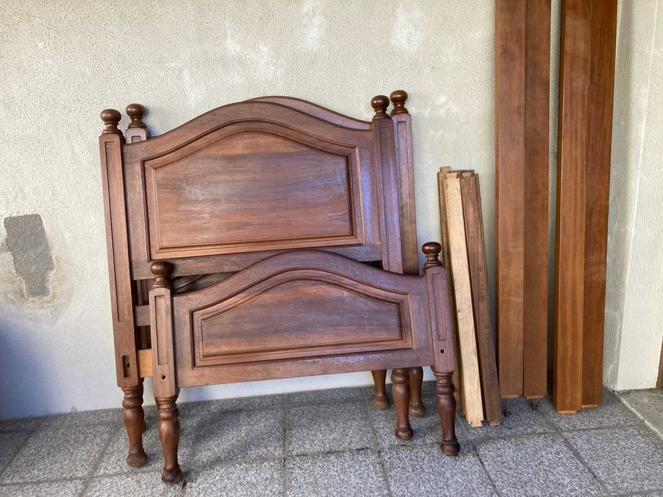 Duas camas de solteiro