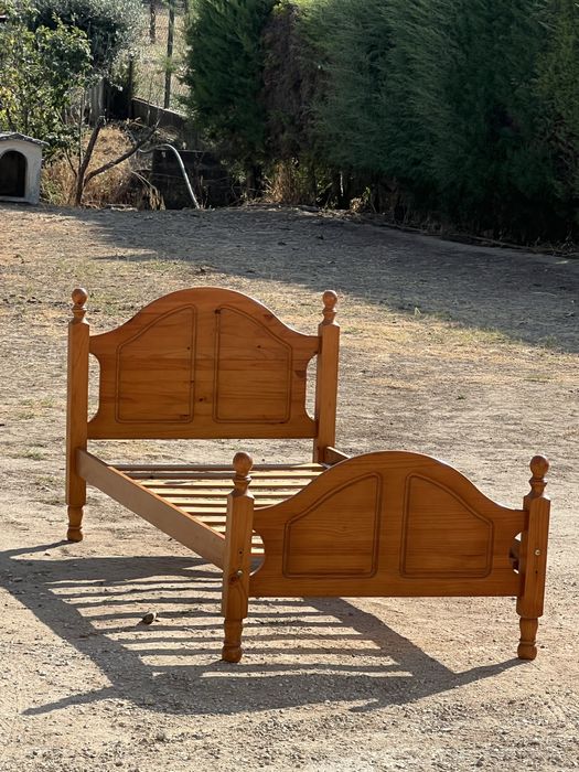 Cama de Pinho Mel