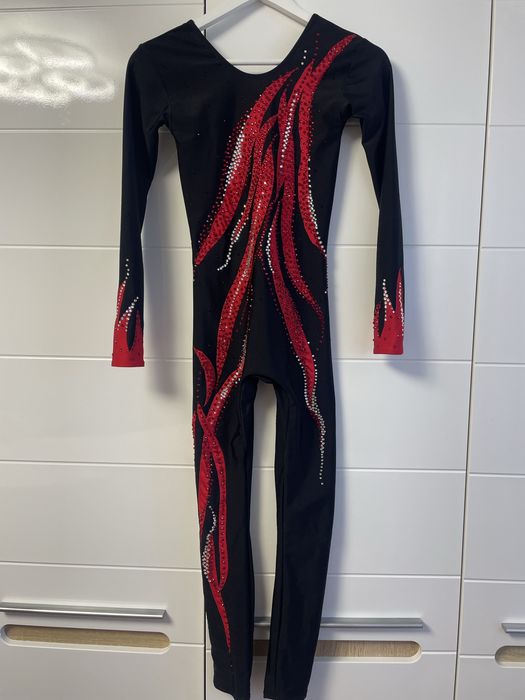 Инкрустация камнями, костюм для гимнастики