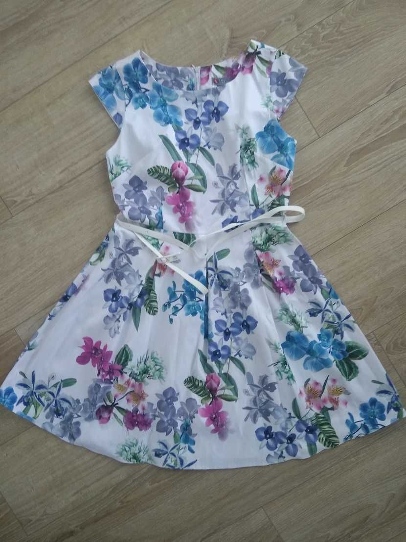 Biała sukienka w kwiaty TwoBlue r. 40