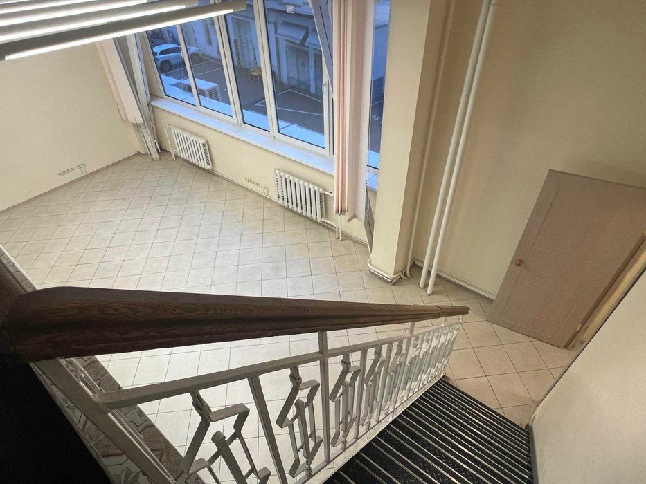 Двоповерховий офіс в БЦ, 81 м.кв., 2 поверх у подарунок, м. Дорогожичі