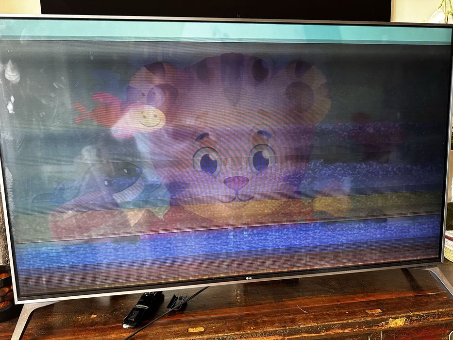 Smart TV LG 49” (49SK7900PLA) - para peças ou reparação