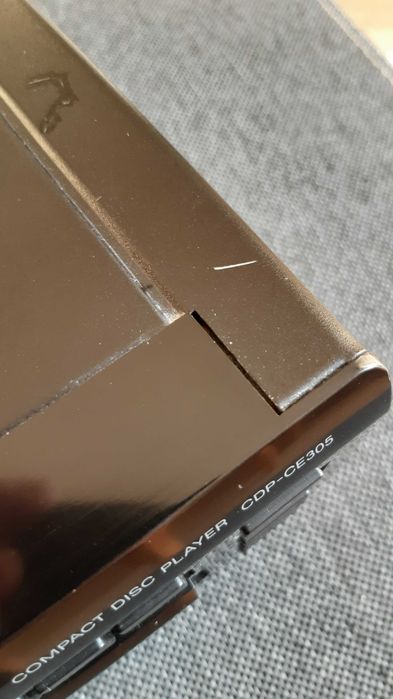 Odtwarzacz płyt CD Sony CDP-CE305