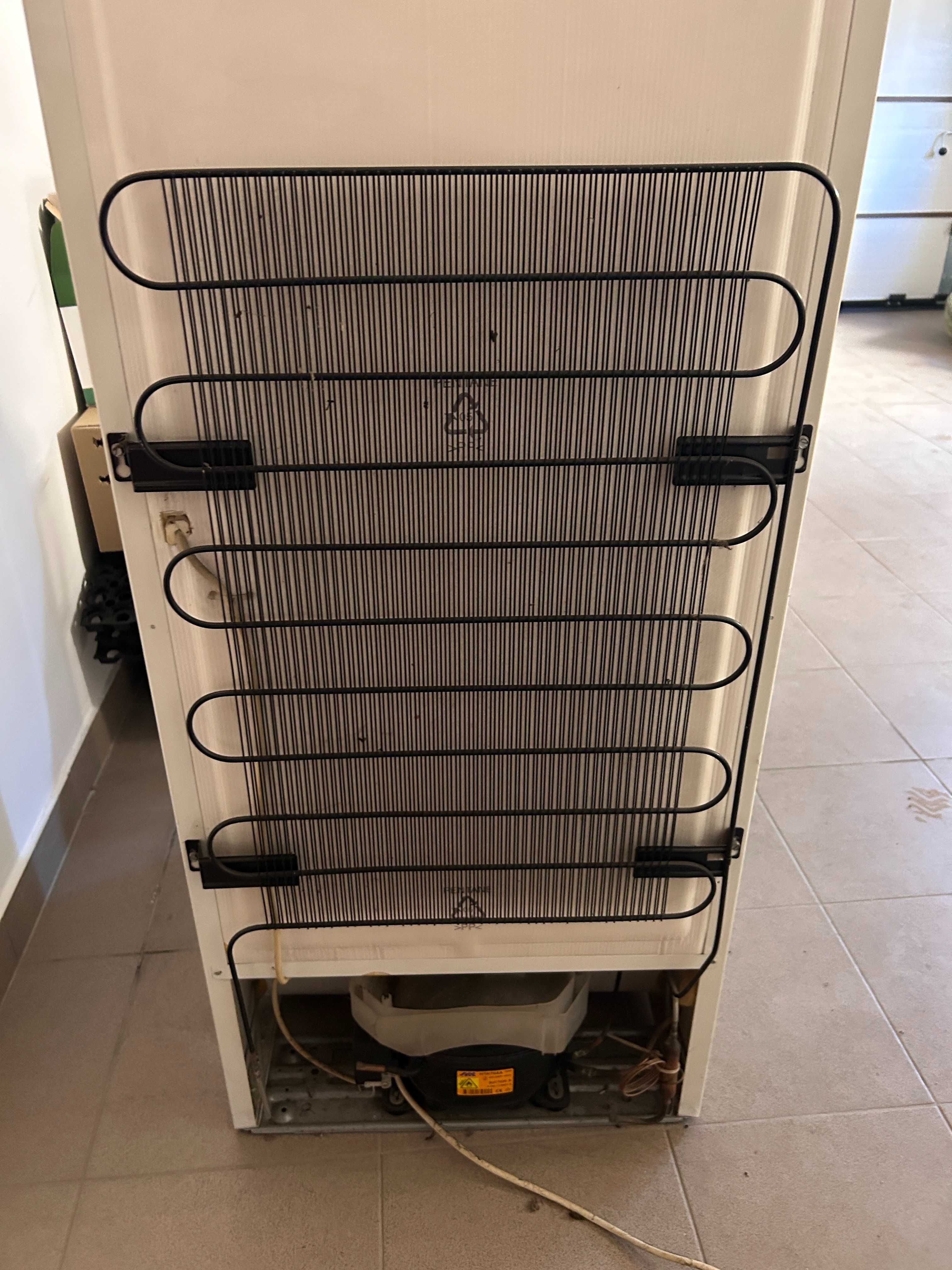 Lodówka Electrolux ERD18002W pojemność 180L lodówko zamrażarka