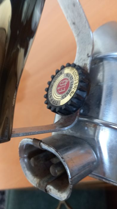 Małe żelazko z czasów PRL-u