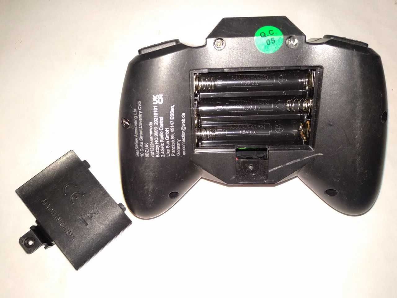 Пульт управления для игрушечного автомобиля 2.4 GHz