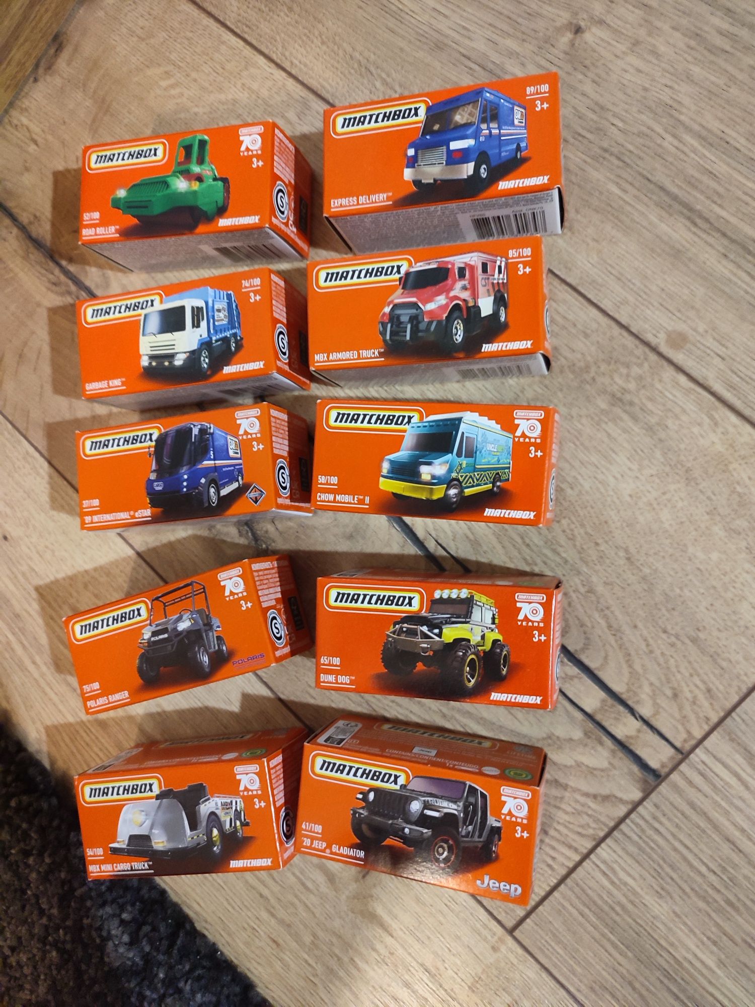 Zestaw matchbox kartoniki 10 sztuk resoraki