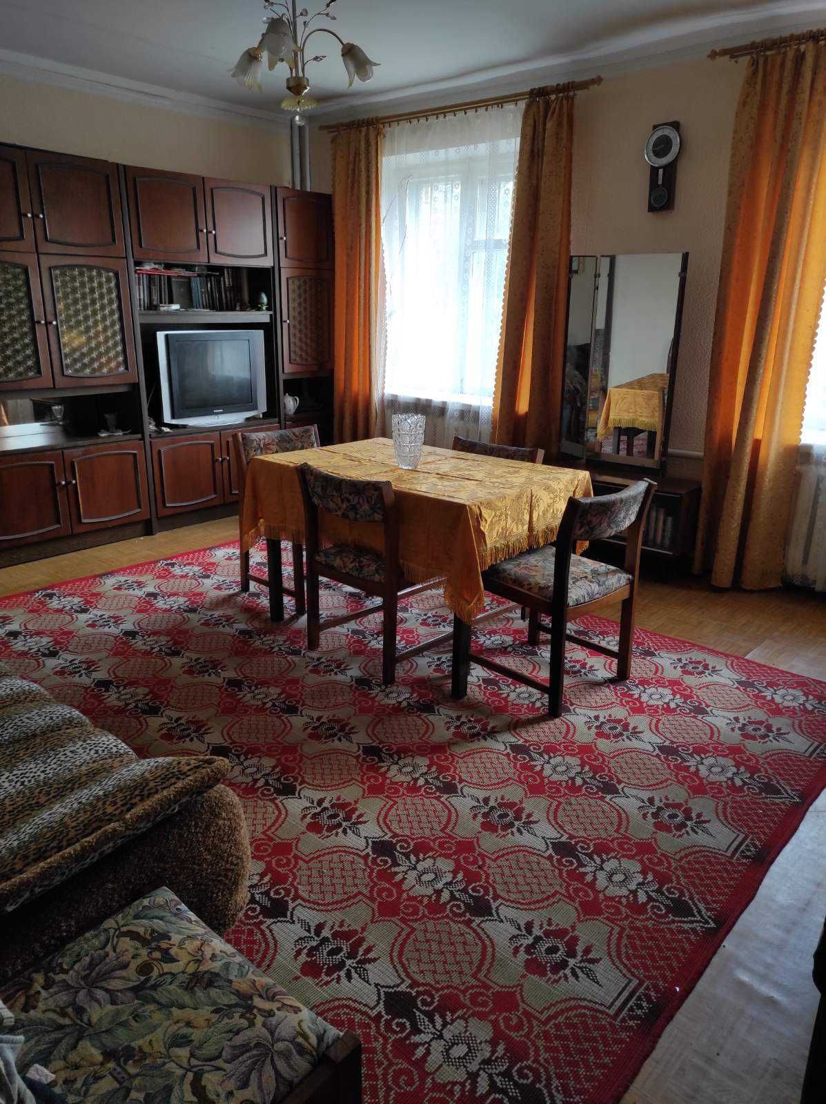 Півбудинку на 2 поверхи в м.Гадяч