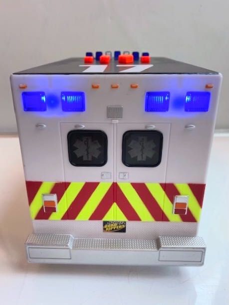 Samochód - Ambulans światło i dźwięk