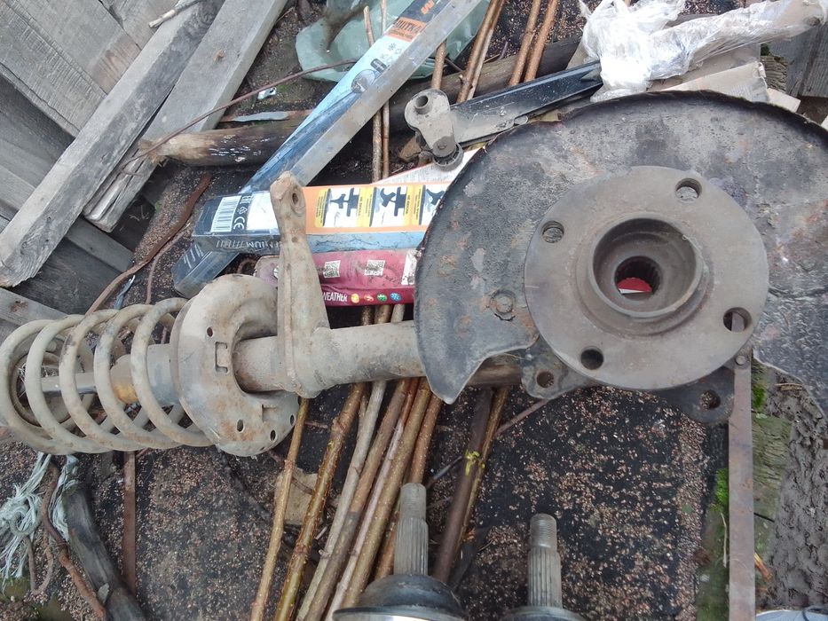 Продам стойки перед в соборі б/у Ауди 80б3