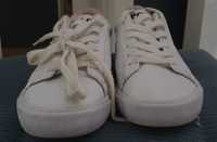 Białe buty komunijne sneakersy