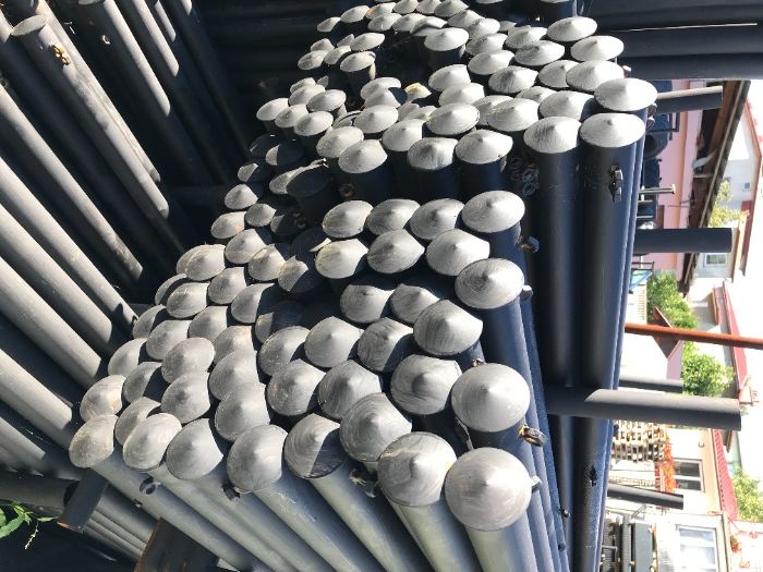 Słupki stalowe pod siatkę