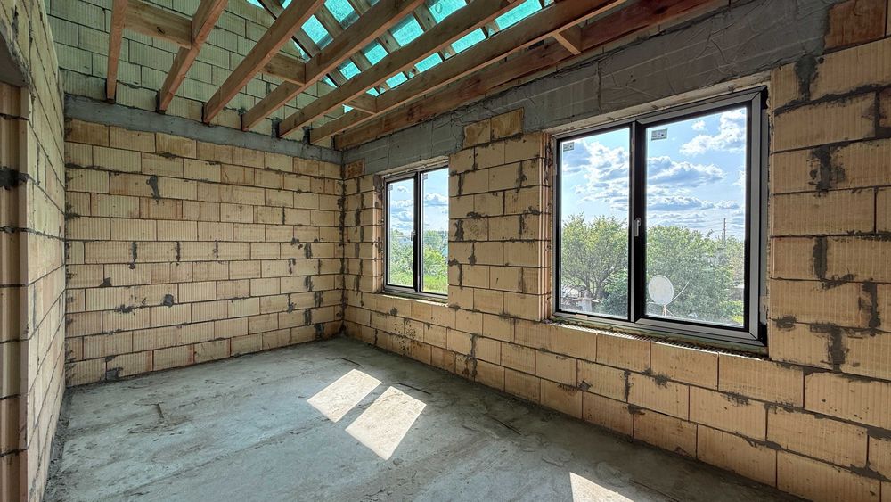 Таунхаус м. Буча , 3х поверховий , Бучанський Парк ,без % та комісіЇ,