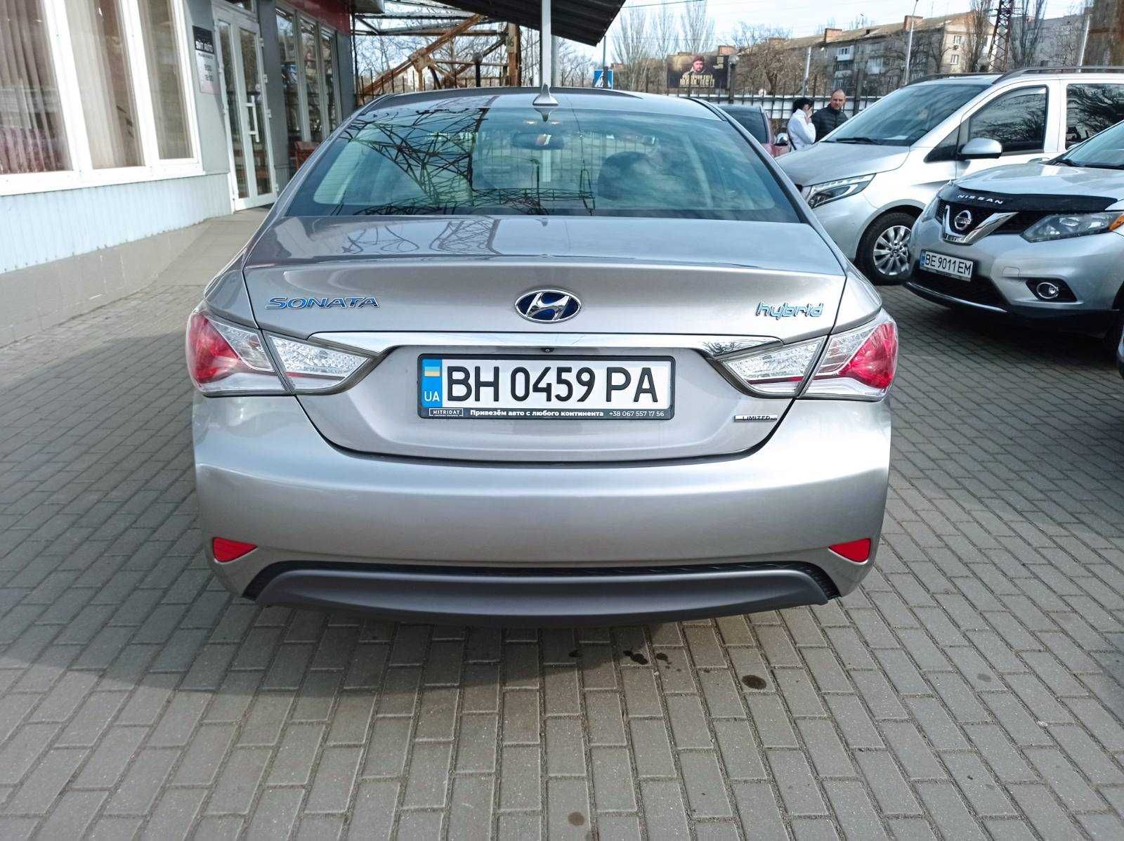 Hyundai Sonata 2013 року 2,4 л./гібрид