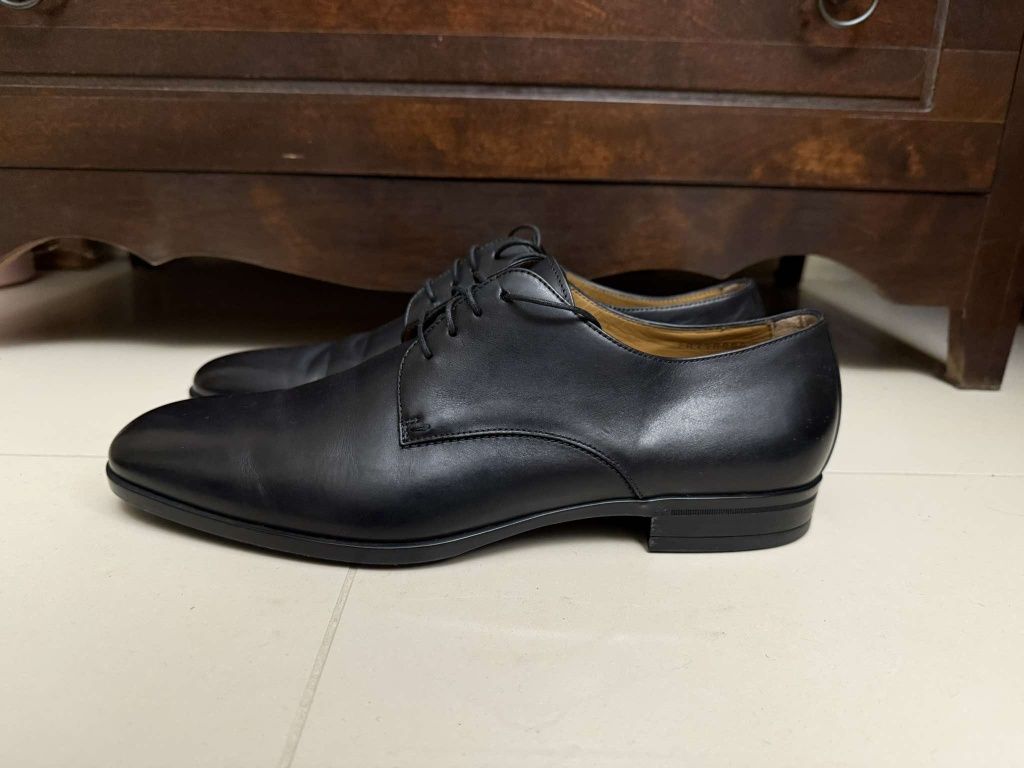Hugo Boss Kensington skórzane pantofle półbuty męskie 44/45

Rozmiar 4