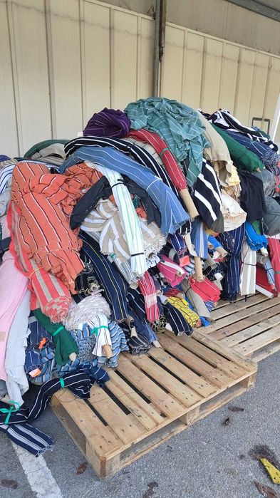 Ofereço golas e cintos