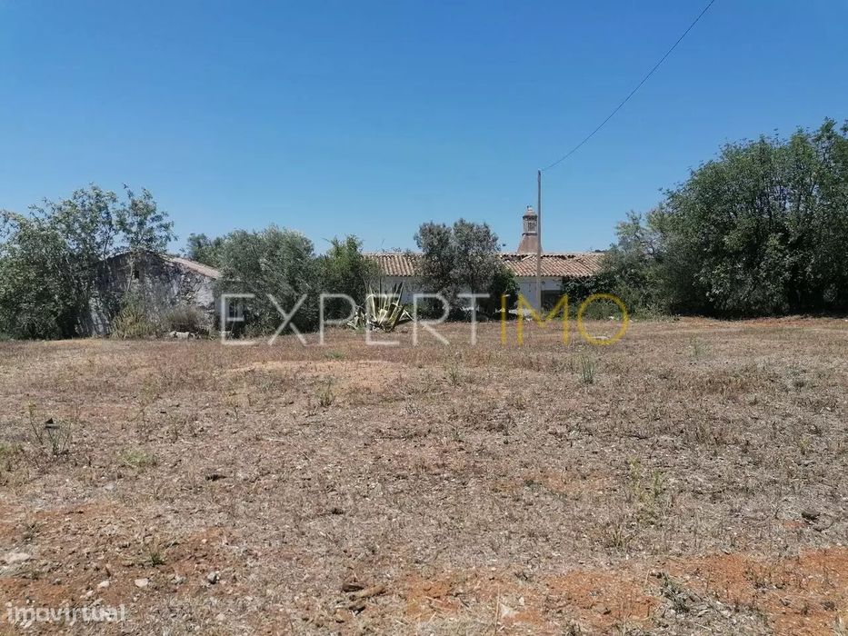 Casa tradicional para recuperar ou construir novo projecto