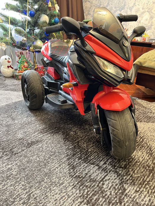 Продам дитячий триколесний дитячий моточикл