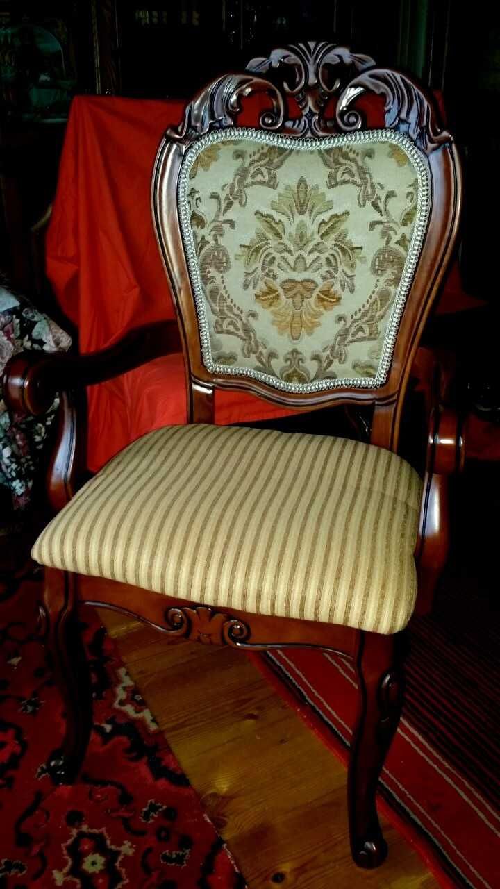 Диван,кресло,стул,стол,люстра,бра,Италия.