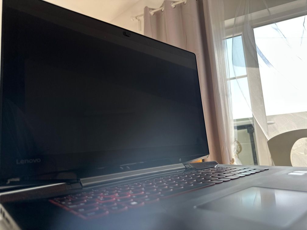 Portátil Lenovo Y700 – i7, 16GB RAM, NVIDIA, 17,3"