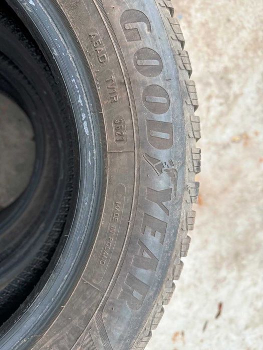 Продам комплект зимних шин Goodyear UltraGrip 9 + 185/65 R15 88T