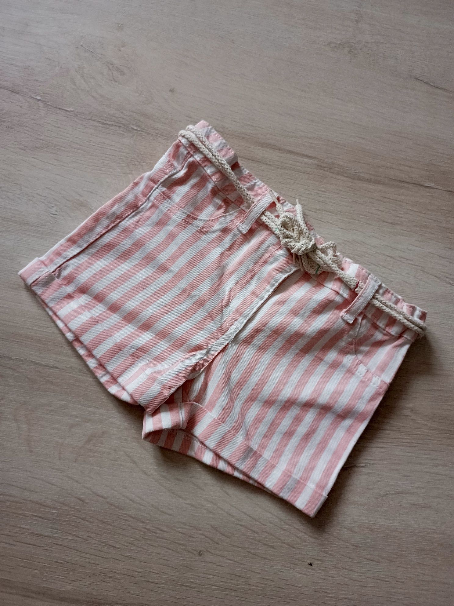 Różowo białe spodenki w paski Koton Kids z sznureczkiem 104 110