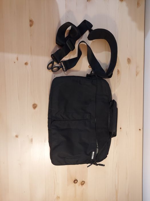 Torba na laptop używana czarna incase