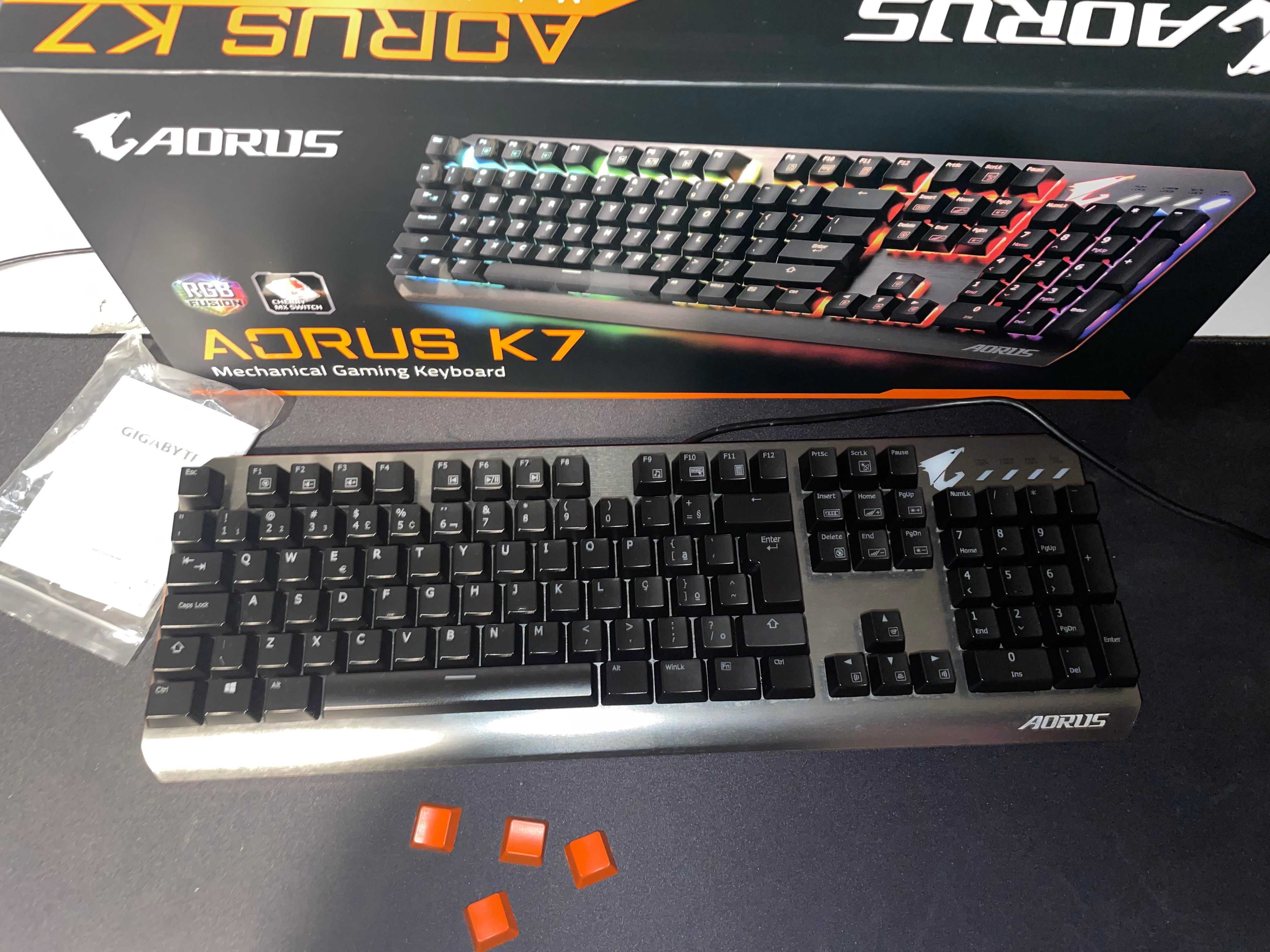 Teclado gamer RGB Gigabyte aorus k7