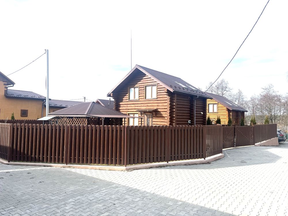 Будинок зі Зрубу, біля Річки, з Сонячною Електростацією