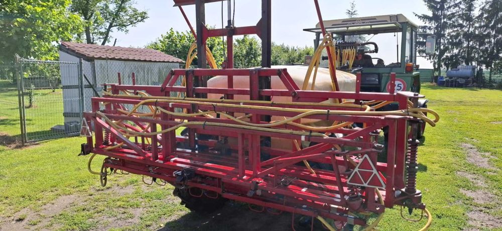 Opryskiwacz ciągany 1000l litrów Pilmet 2-1018