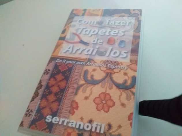 Fita VHS "Como fazer Tapetes de Arraiolos" da Serranofil